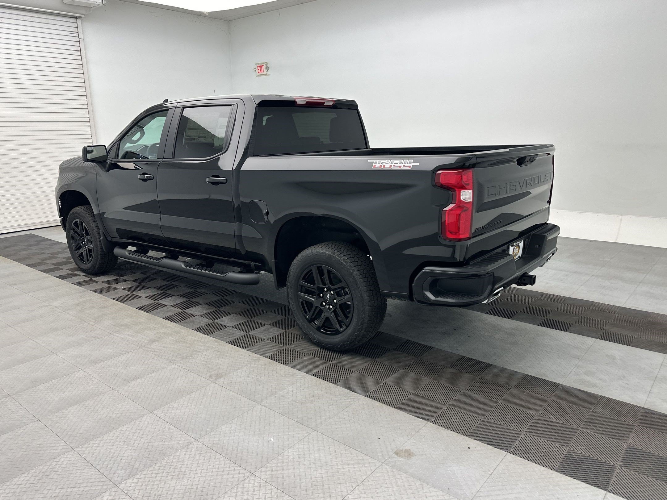 New 2026 Chevrolet Silverado 1500 LT Trail Boss w/ LPO, Dark Essentials Package AWD/4WD image 3