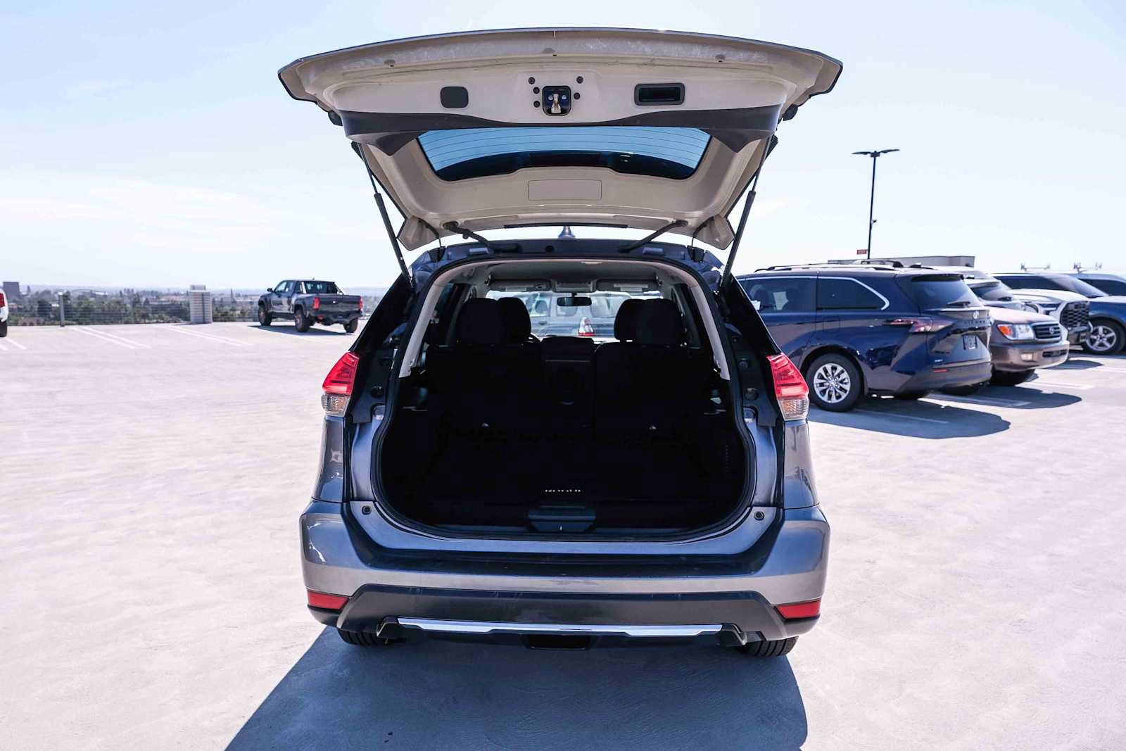 Used 2017 Nissan Rogue S AWD/4WD image 25