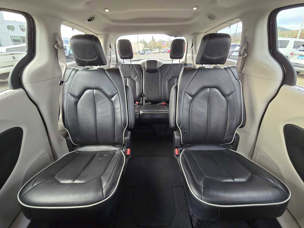 Used 2023 Chrysler Pacifica Limited image 18
