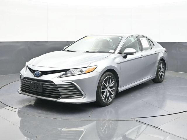 Used 2024 Toyota Camry XLE FWD image 3