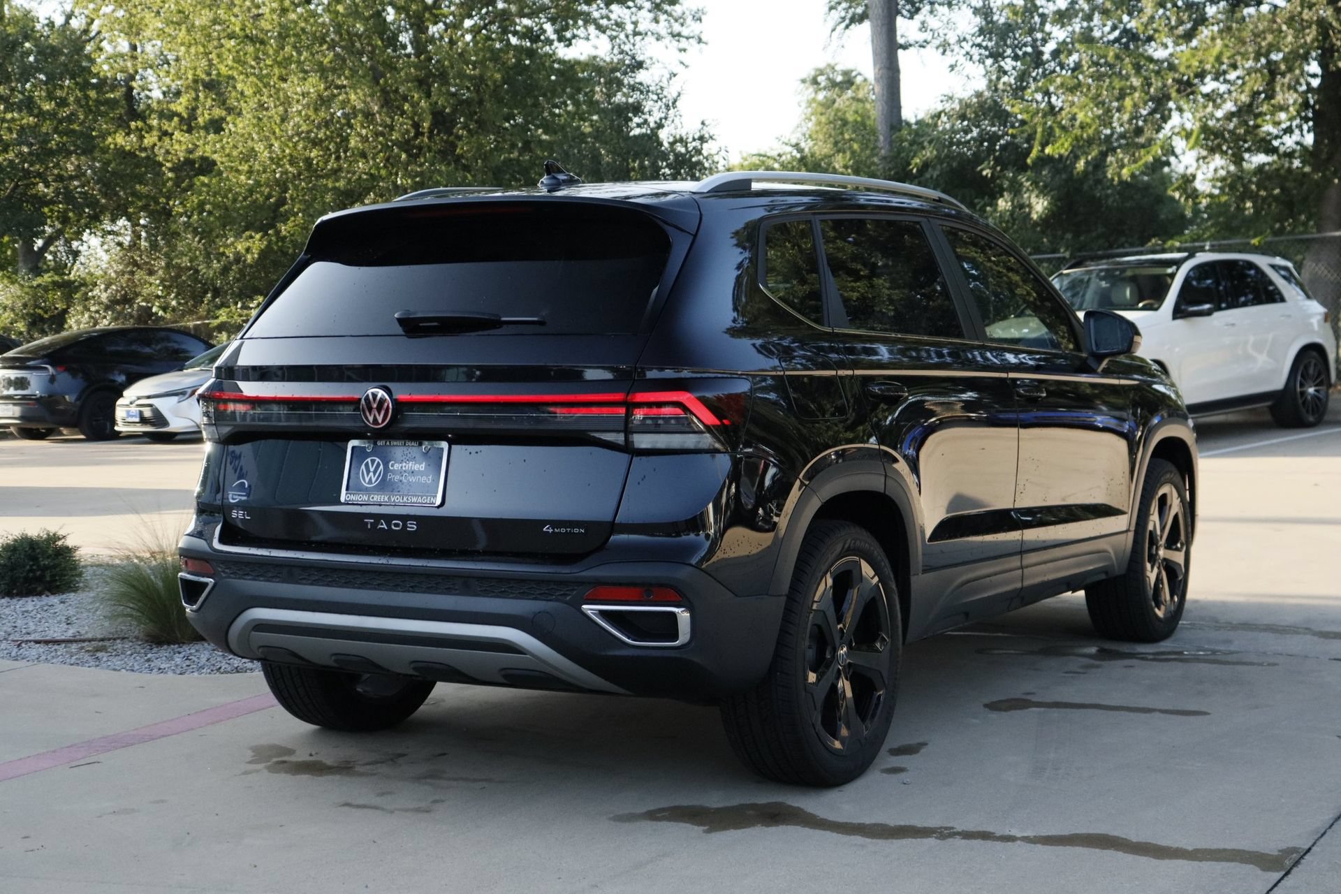 Certified 2025 Volkswagen Taos SEL AWD/4WD image 5