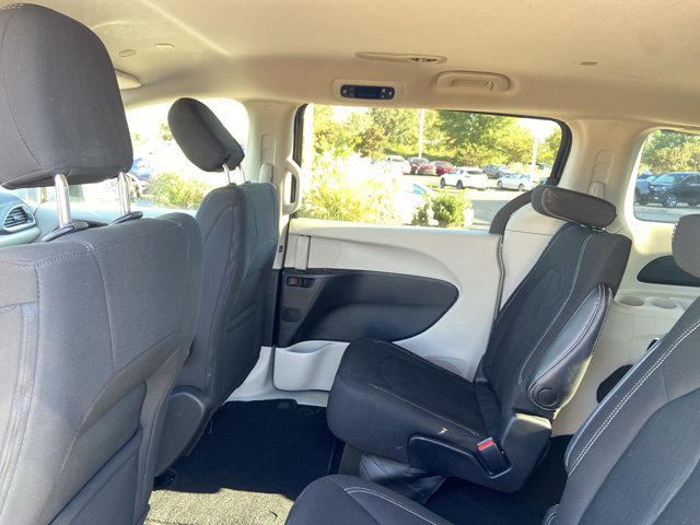 Used 2023 Chrysler Voyager LX FWD image 17