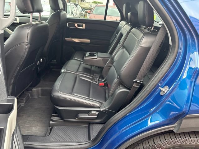 Used 2021 Ford Explorer XLT w/ Equipment Group 202A AWD/4WD image 16
