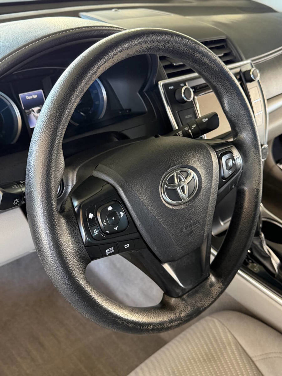 Used 2017 Toyota Camry XLE image 5