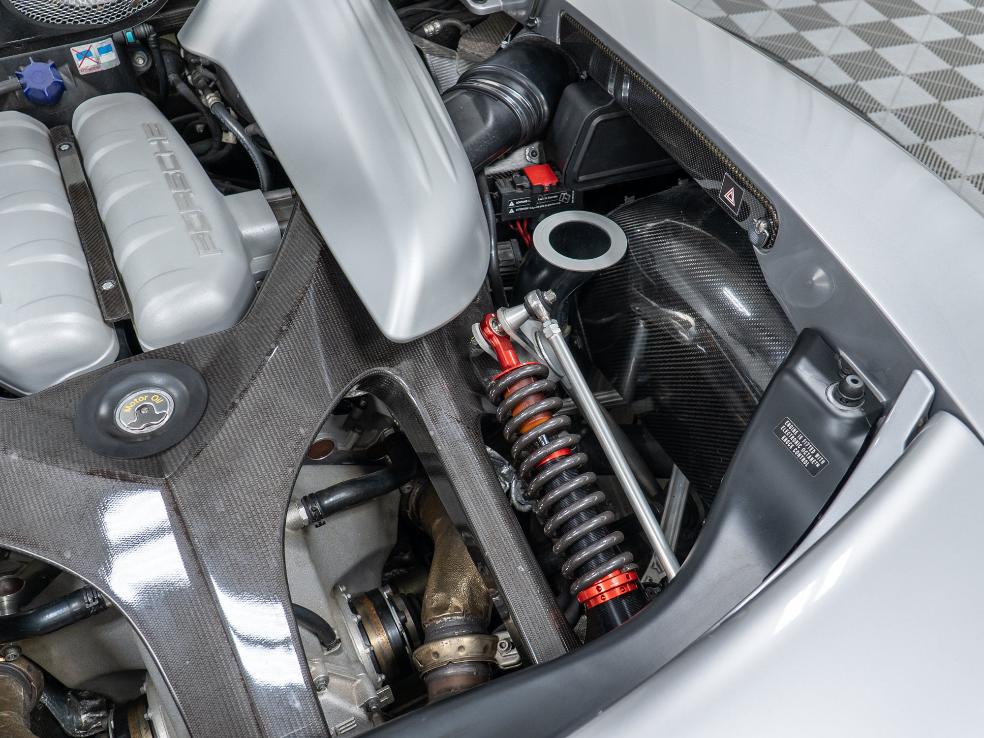 Used 2005 Porsche Carrera GT RWD image 16
