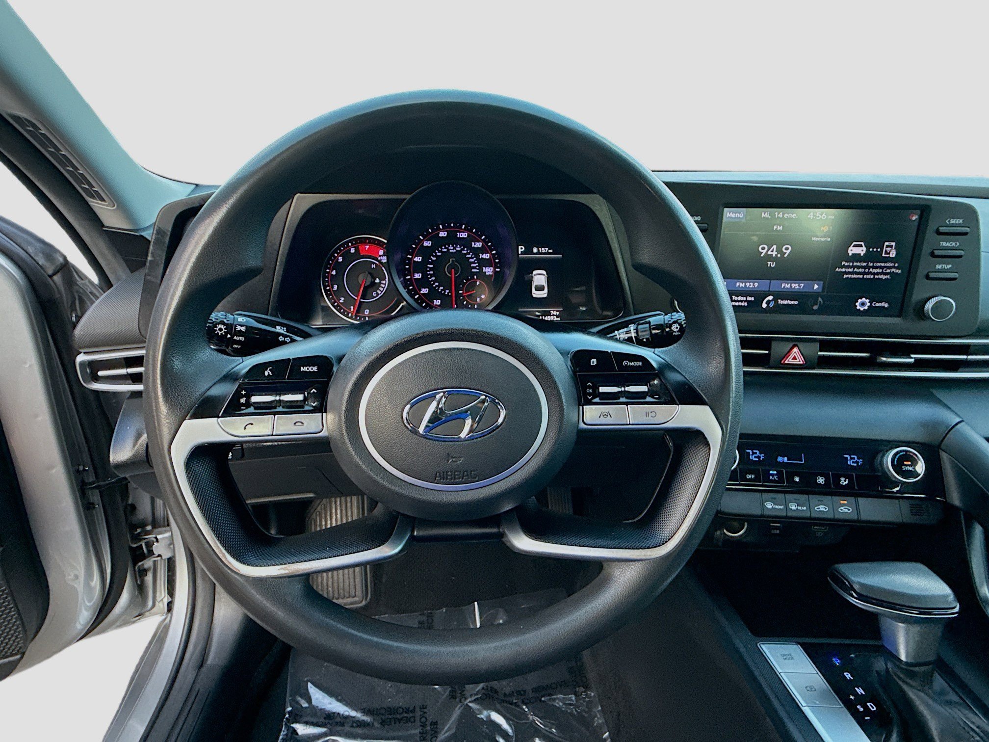 Used 2023 Hyundai Elantra SEL w/ Cargo Package image 6