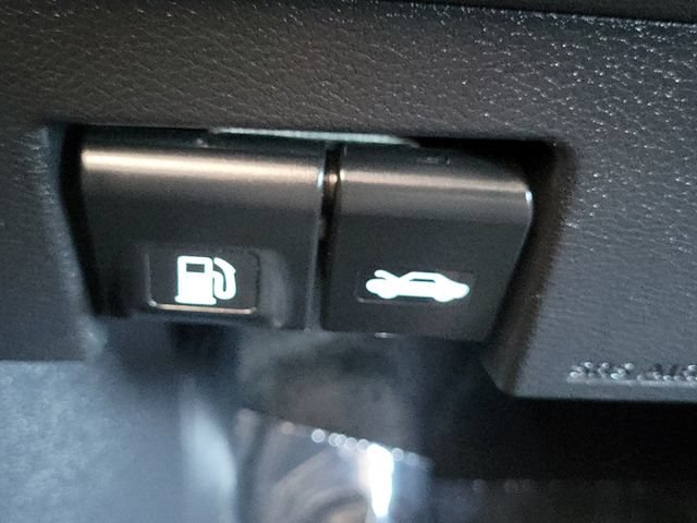 Used 2024 Nissan Versa SV FWD image 19
