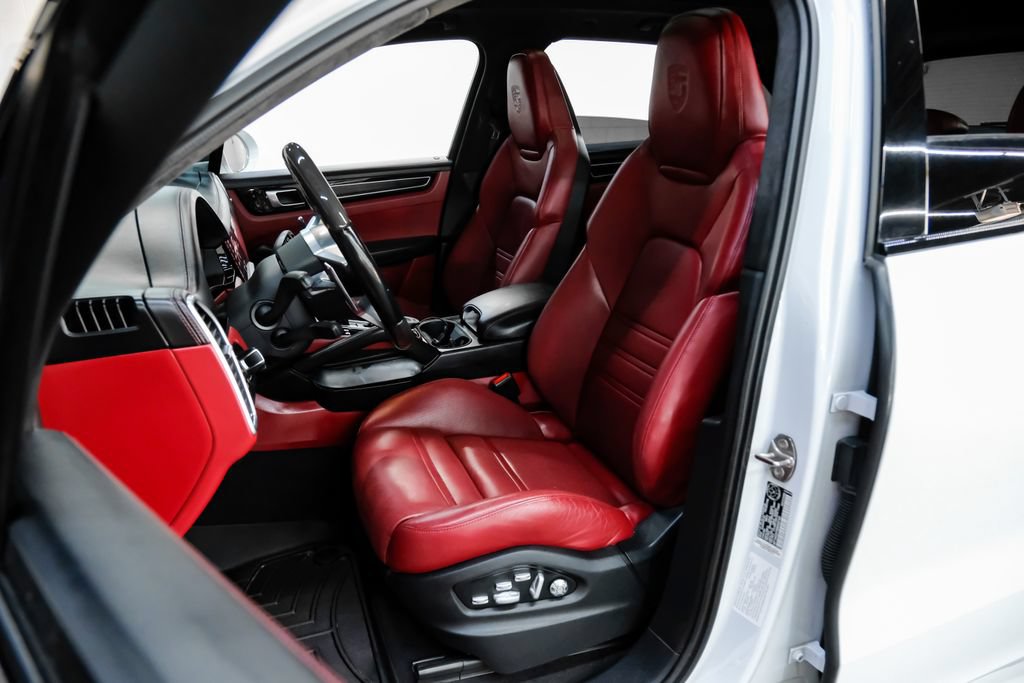 Used 2021 Porsche Cayenne GTS w/ Sport Chrono Package (8LH) AWD/4WD image 47