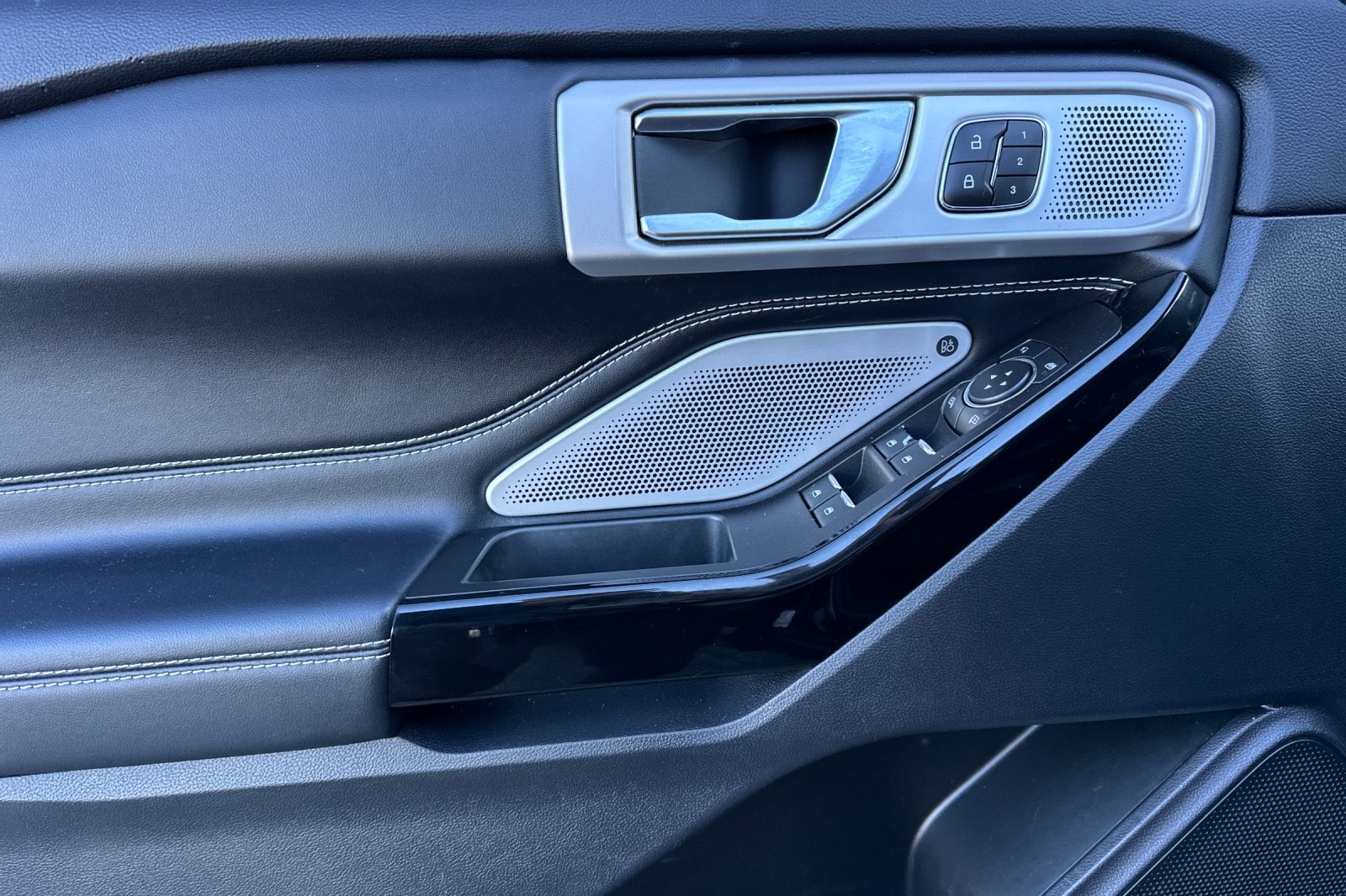 Used 2022 Ford Explorer ST w/ Equipment Group 401A image 10