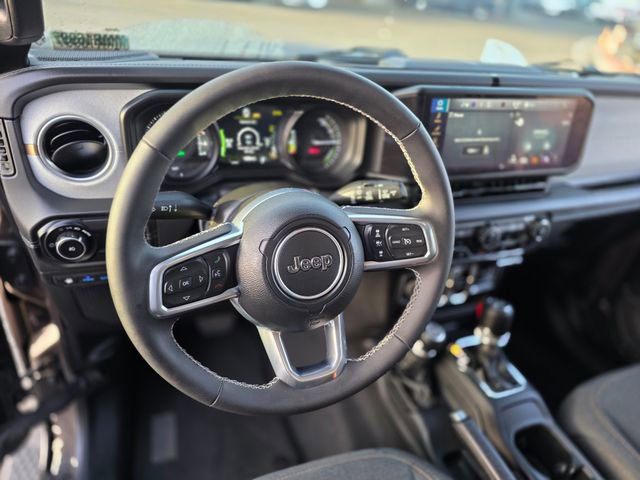 Used 2025 Jeep Wrangler Sahara 4xe image 18