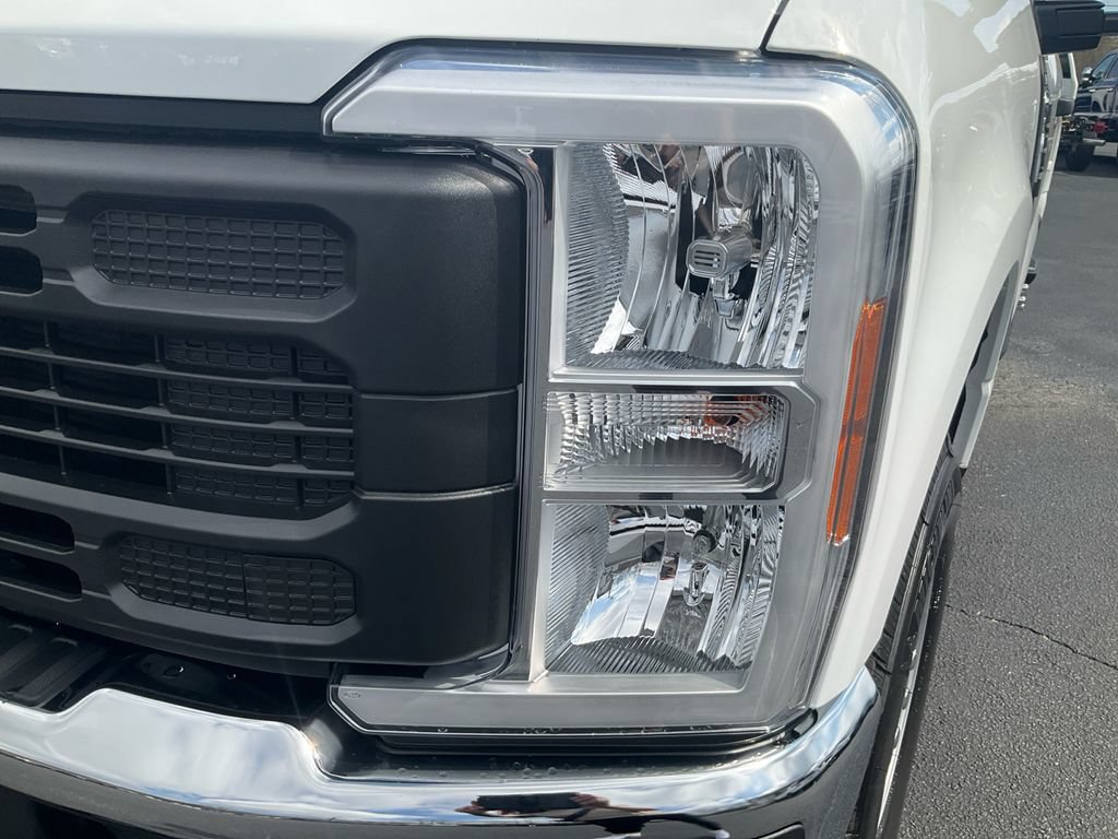 New 2026 Ford F250 XL AWD/4WD image 9