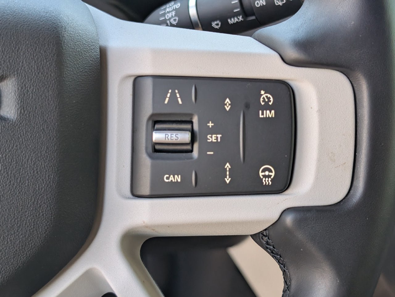 Used 2026 Land Rover Defender 110 X-Dynamic SE AWD/4WD image 19