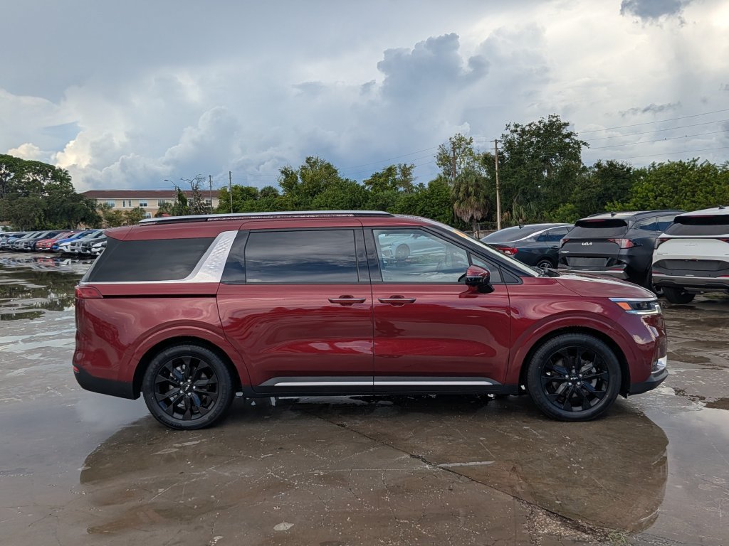 Certified 2024 Kia Carnival SX FWD image 9