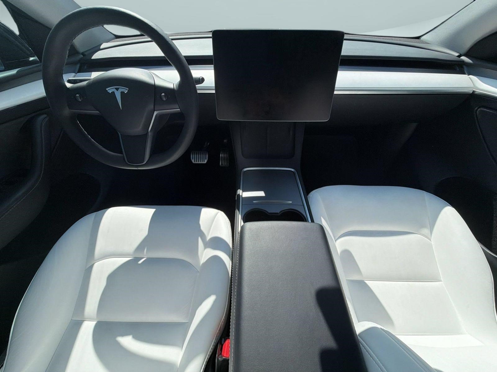 Used 2024 Tesla Model Y Long Range RWD image 7