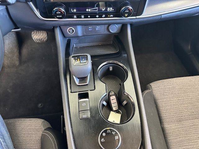 Used 2022 Nissan Rogue SV AWD/4WD image 17