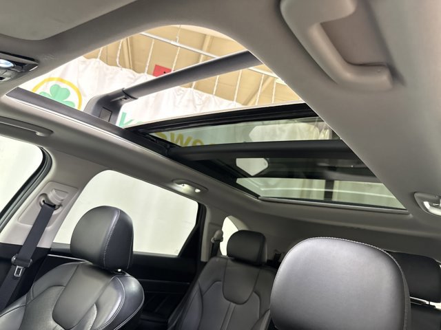 Certified 2023 Kia Sorento SX image 24