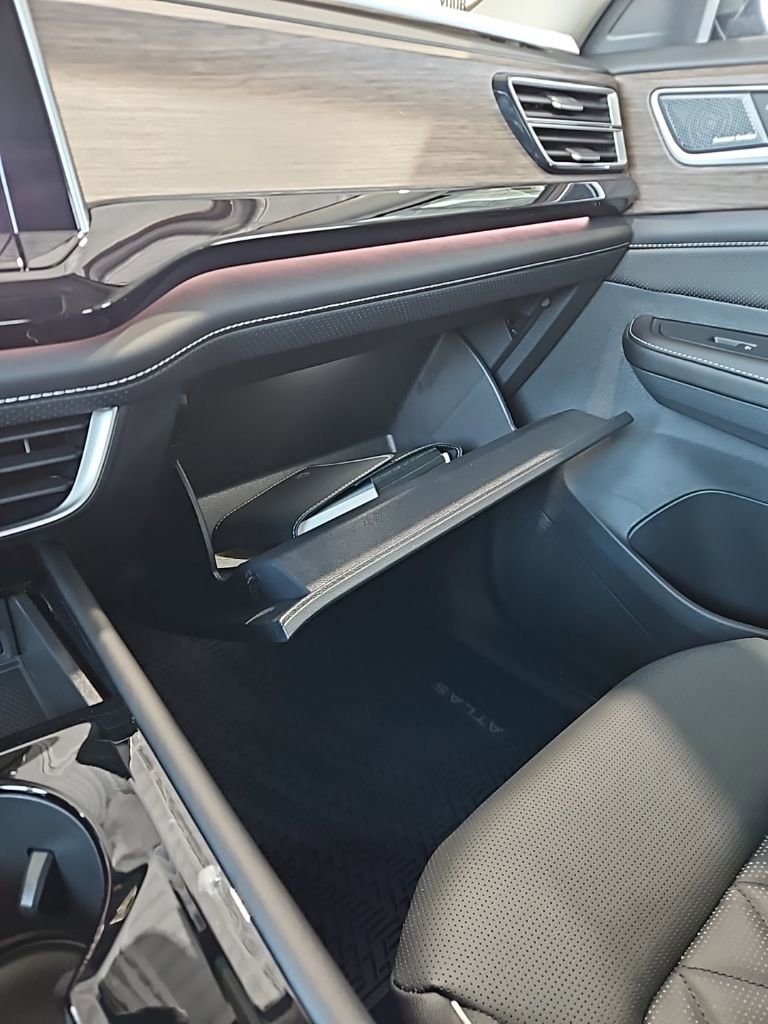 New 2026 Volkswagen Atlas SEL Premium R-Line AWD/4WD image 34