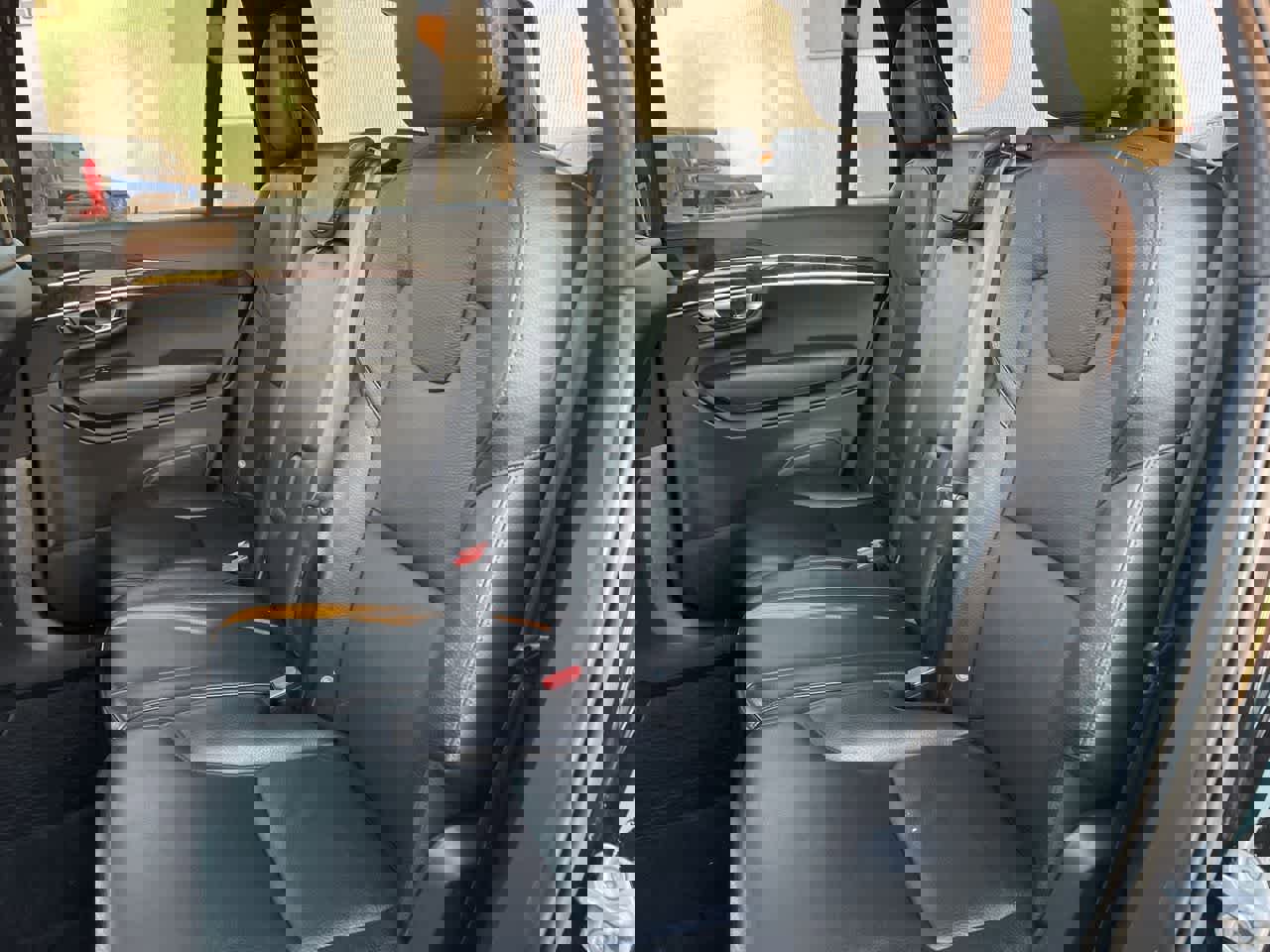 Used 2017 Volvo XC90 T6 Momentum w/ Vision Package image 20