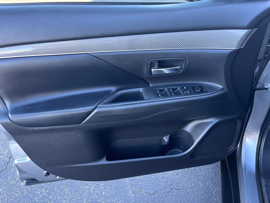 Used 2019 Mitsubishi Outlander SEL image 11