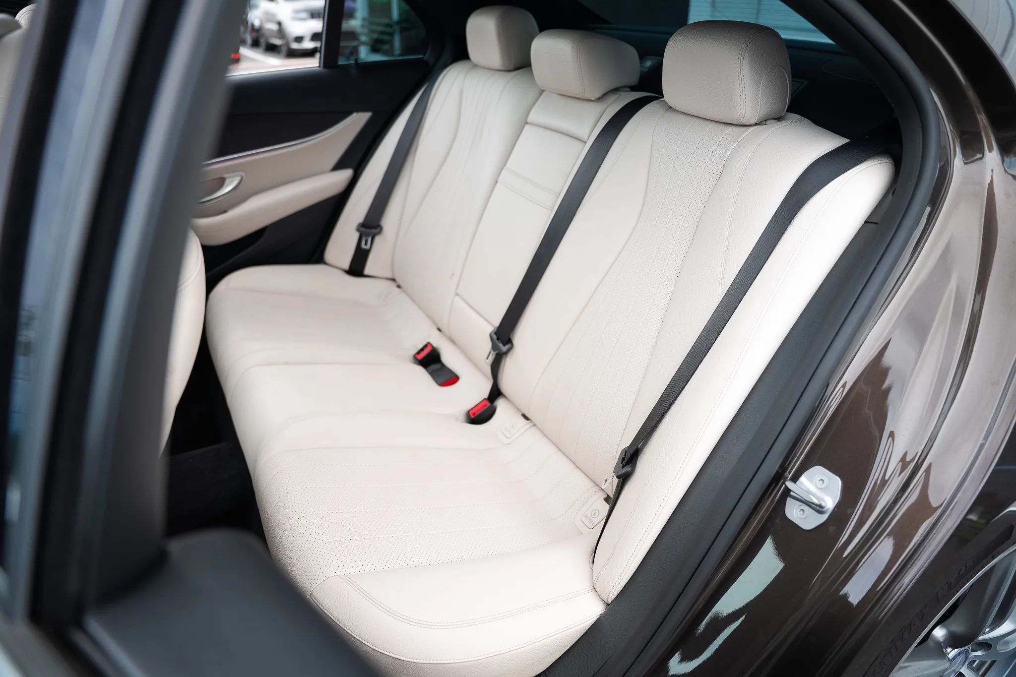 Used 2017 Mercedes-Benz E 300 4MATIC image 34
