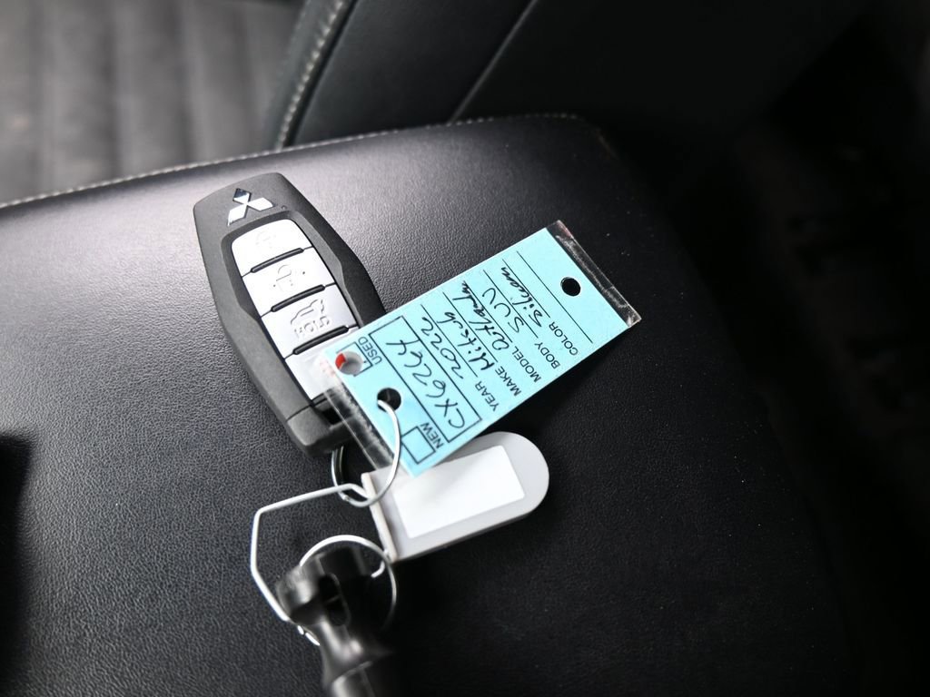 Used 2022 Mitsubishi Outlander SE image 39