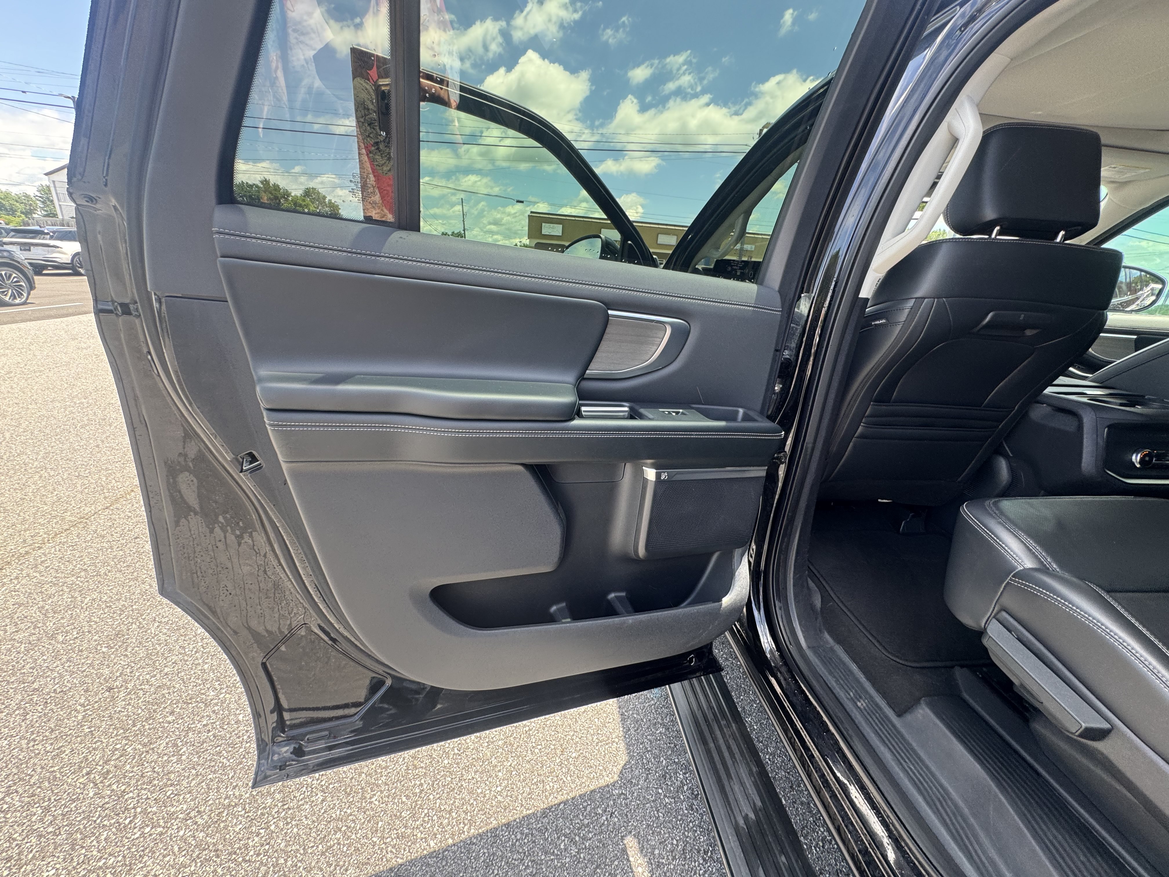 Used 2025 Ford Expedition Max Platinum AWD/4WD image 10