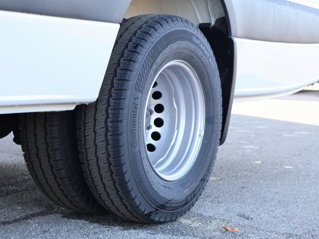 Used 2024 Mercedes-Benz Sprinter 3500 image 40