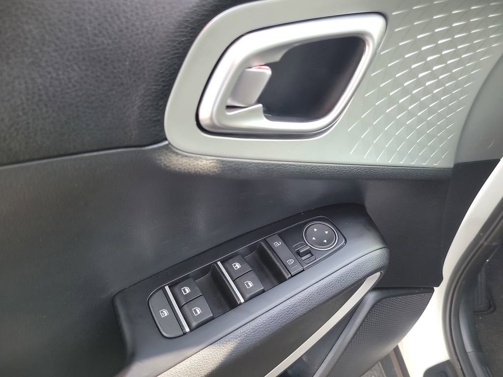 Used 2022 Kia Soul LX image 14