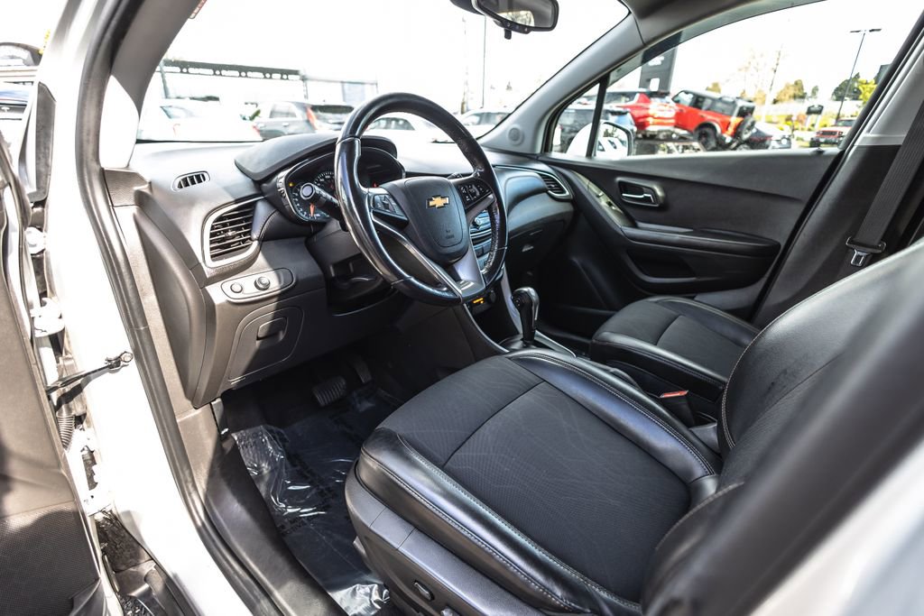 Used 2022 Chevrolet Trax LT w/ Driver Confidence Package AWD/4WD image 19