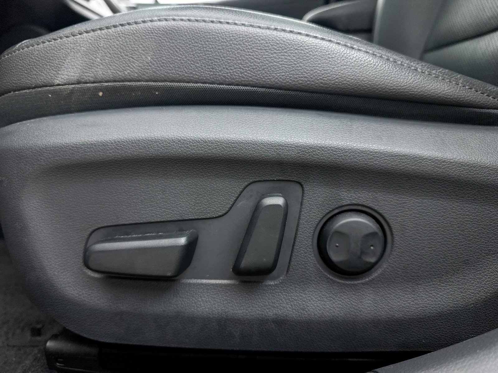 Used 2021 Hyundai Ioniq Limited image 33