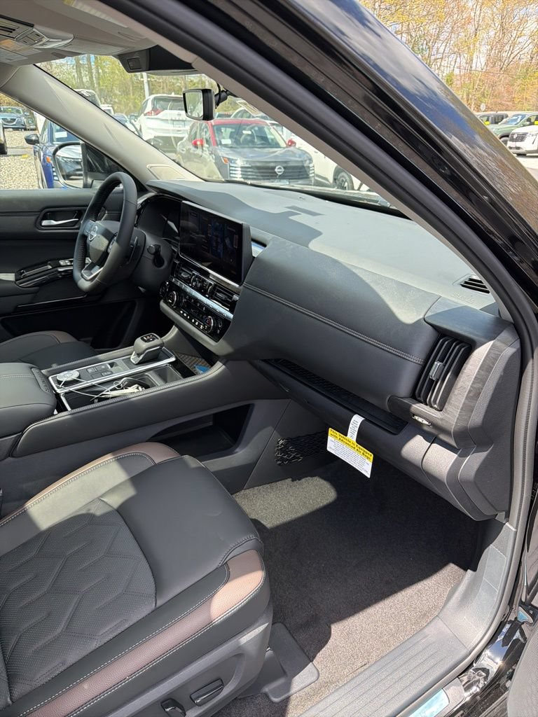 Used 2026 Nissan Pathfinder Platinum w/ Cargo Package AWD/4WD image 32