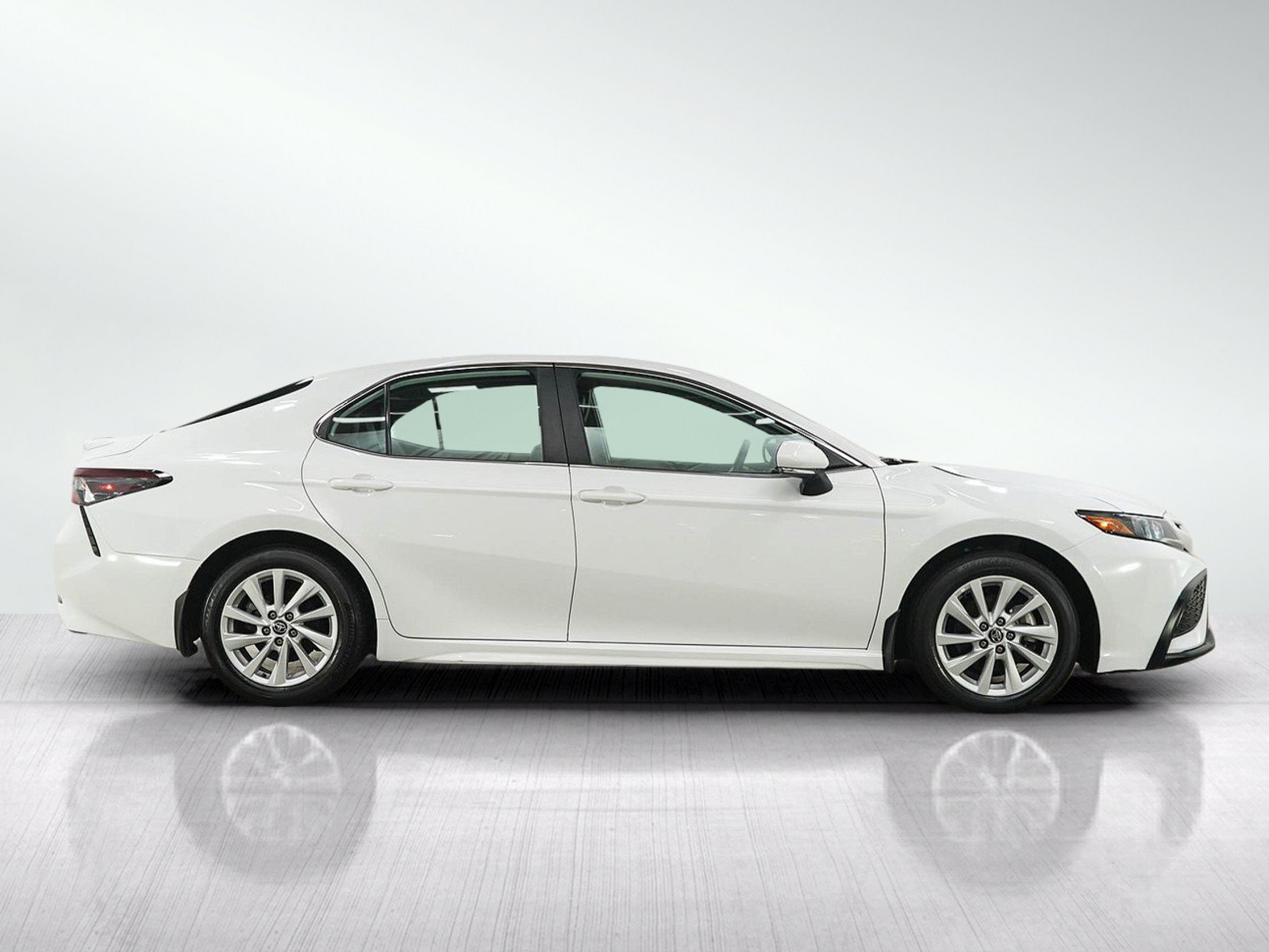 Used 2024 Toyota Camry SE FWD image 6