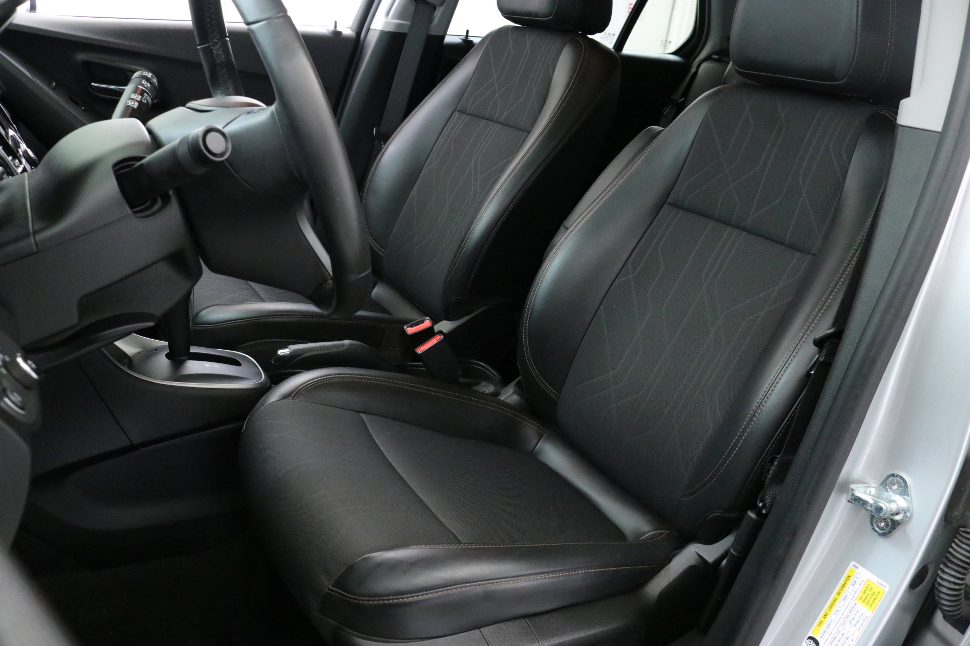 Used 2022 Chevrolet Trax LT w/ LT Convenience Package image 22