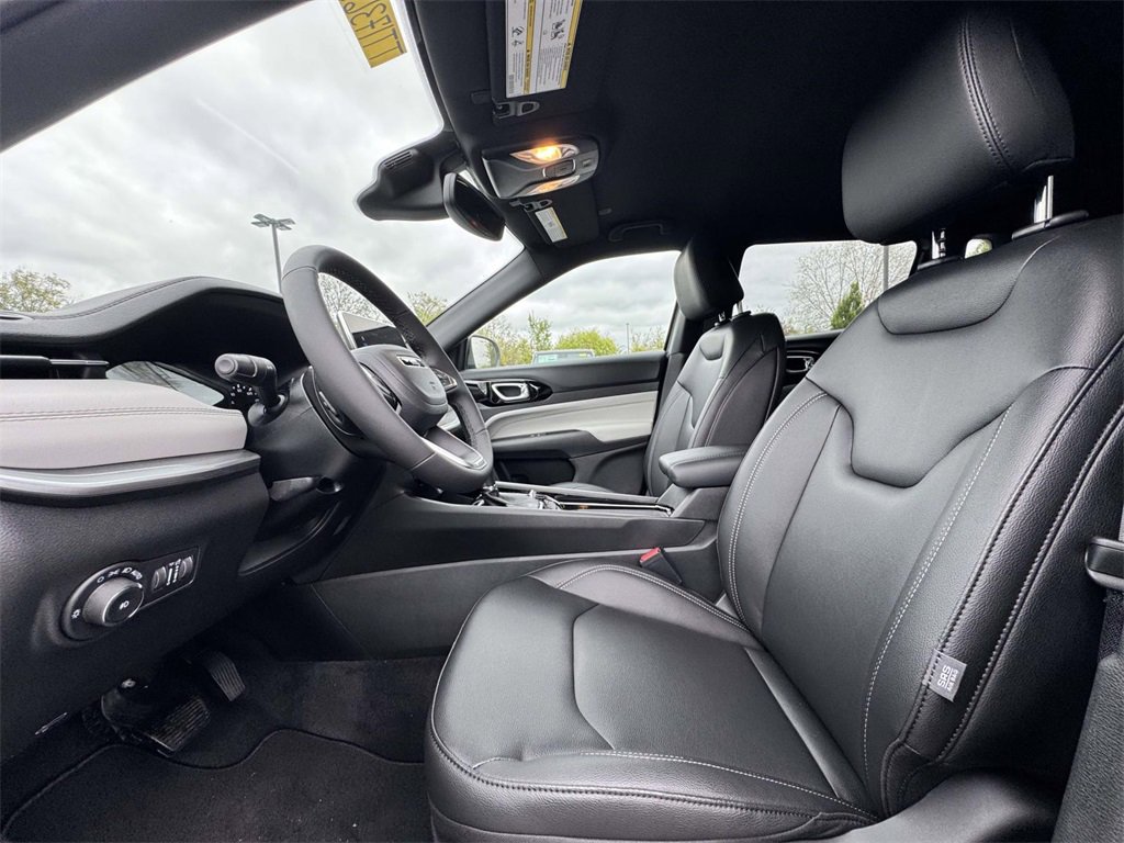 New 2026 Jeep Compass Limited image 13