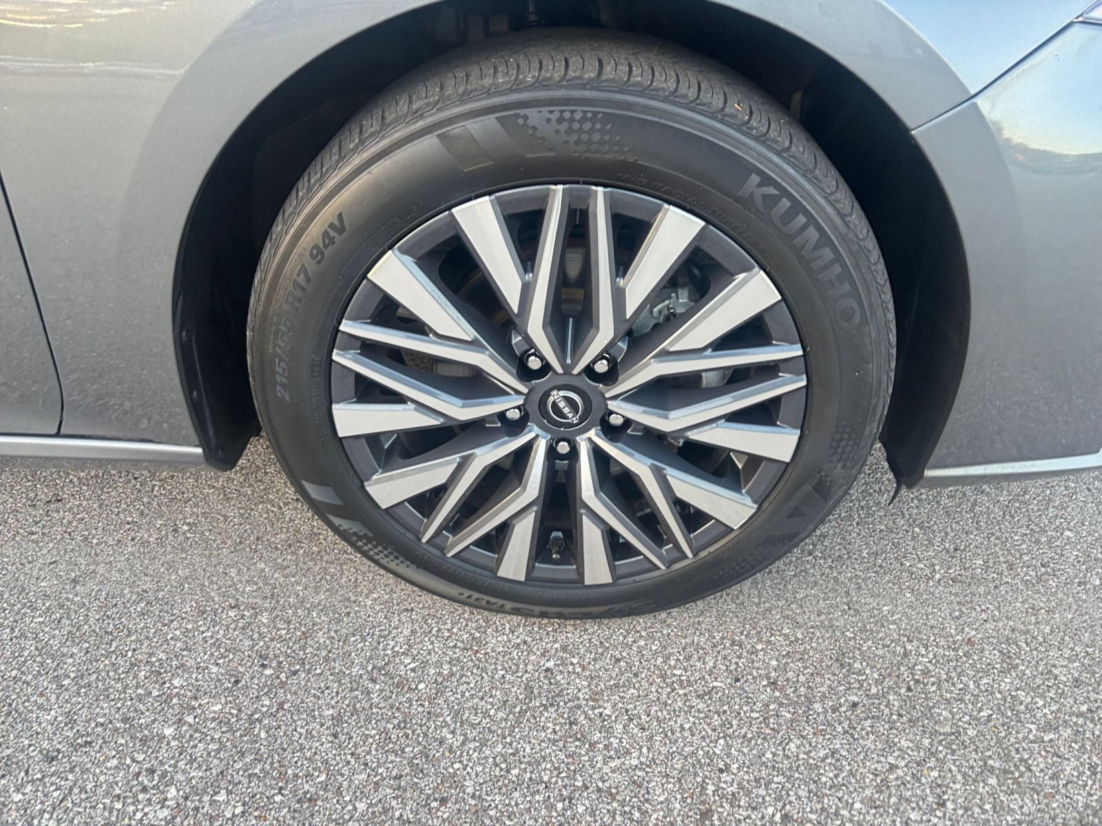 Used 2025 Nissan Altima 2.5 SV FWD image 30