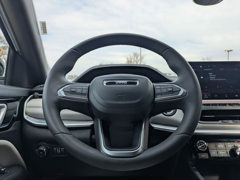 Used 2025 Jeep Compass Limited image 21