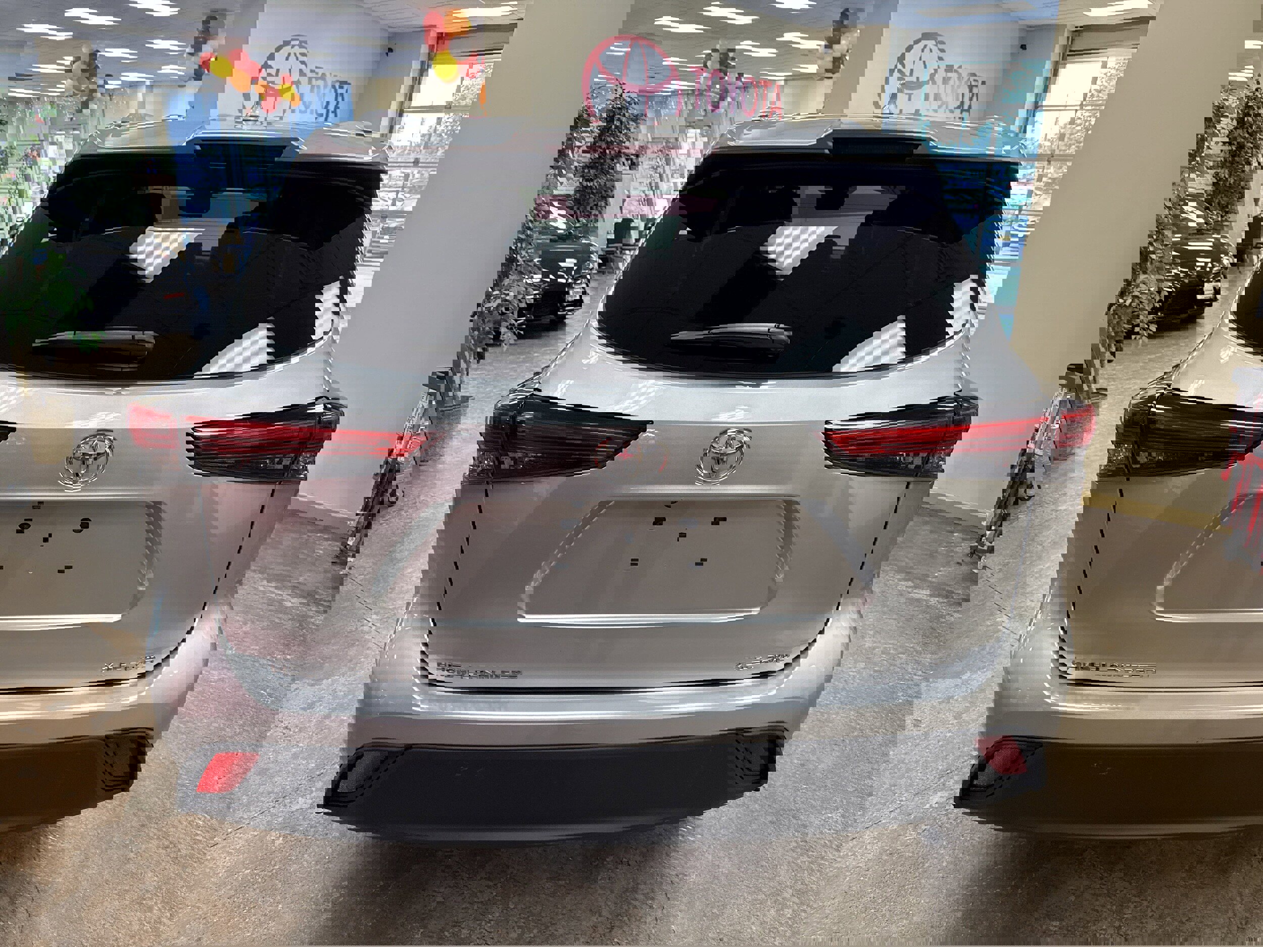 Used 2022 Toyota Highlander XLE image 10