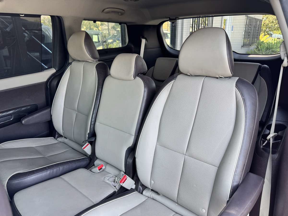 Used 2017 Kia Sedona SX Limited FWD image 35