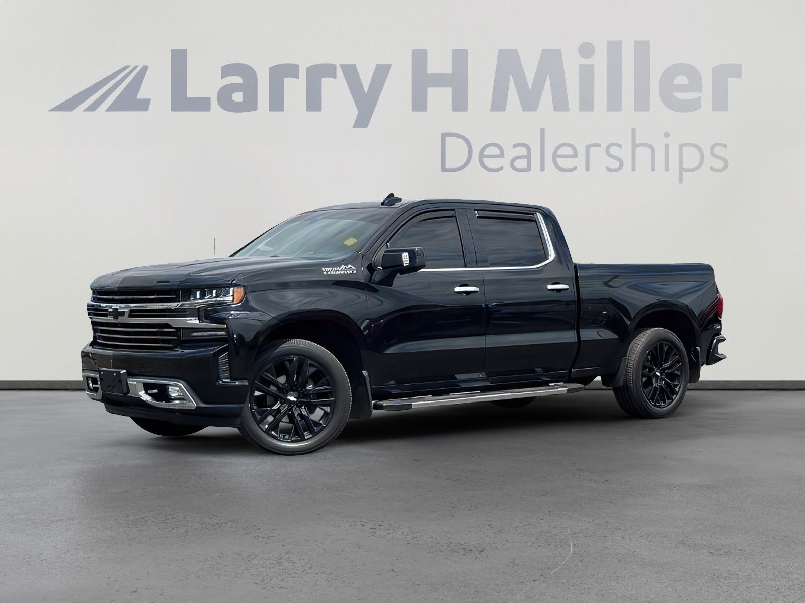 Used 2019 Chevrolet Silverado 1500 High Country w/ Technology Package AWD/4WD image 2