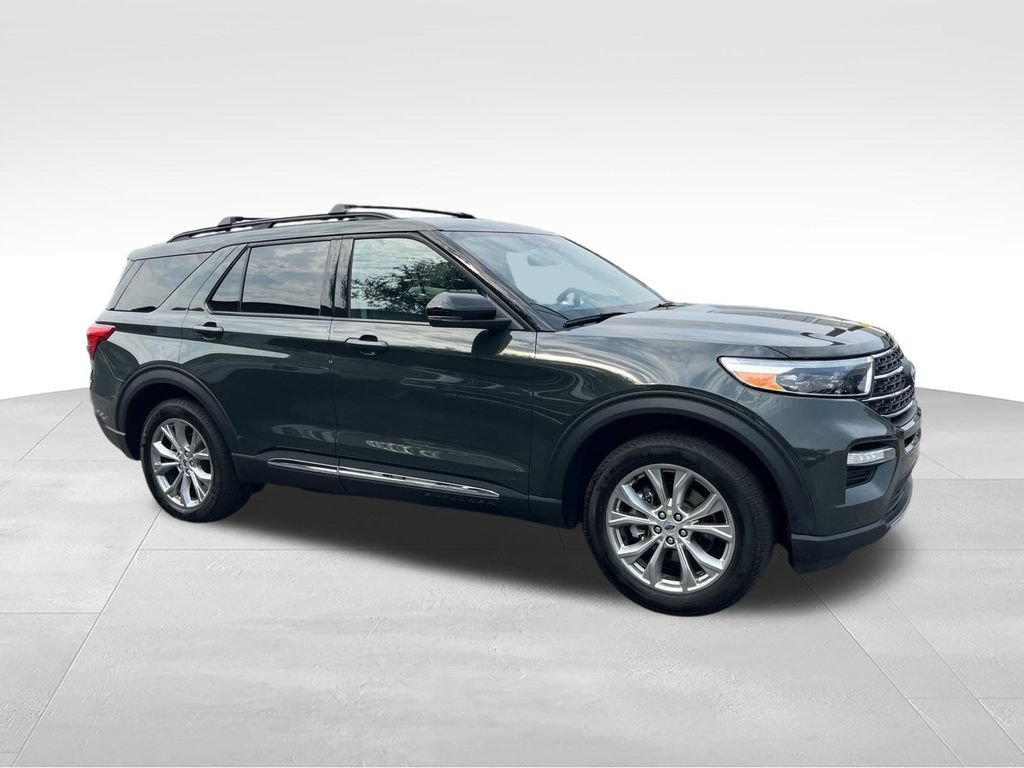 Used 2024 Ford Explorer XLT w/ Equipment Group 202A AWD/4WD image 2