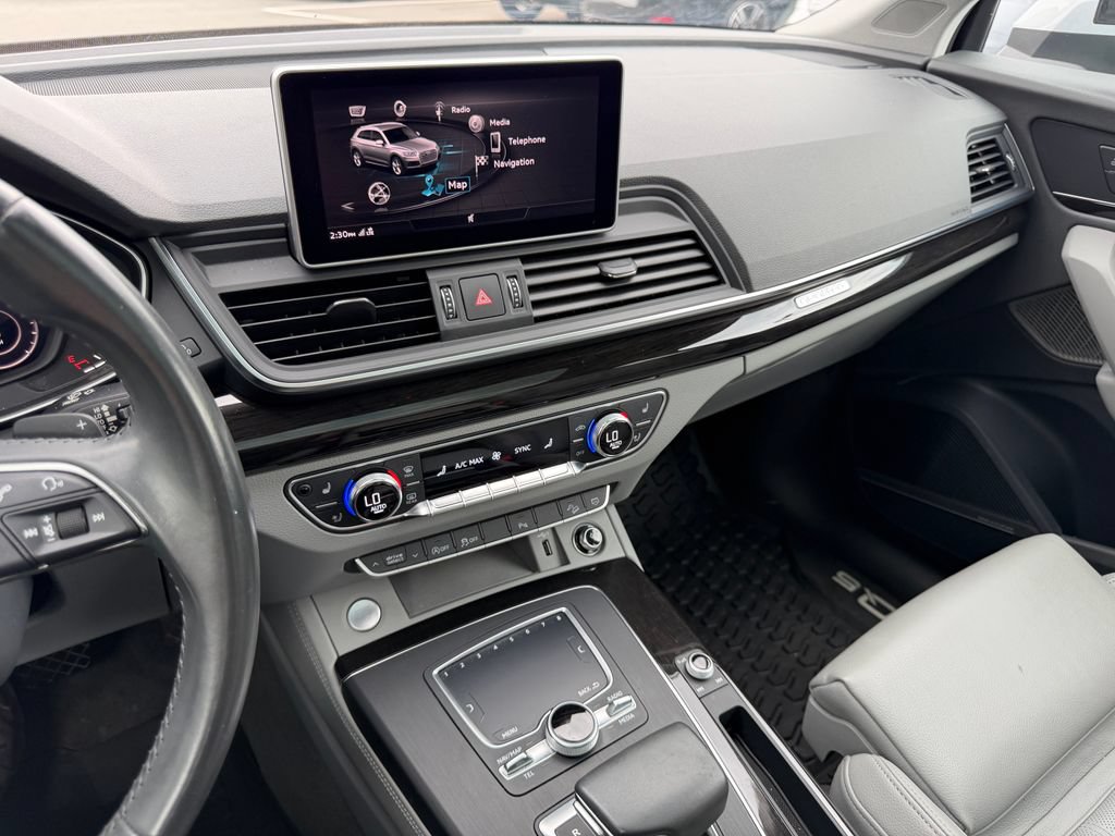 Used 2020 Audi Q5 Premium w/ Premium Plus Package AWD/4WD image 23