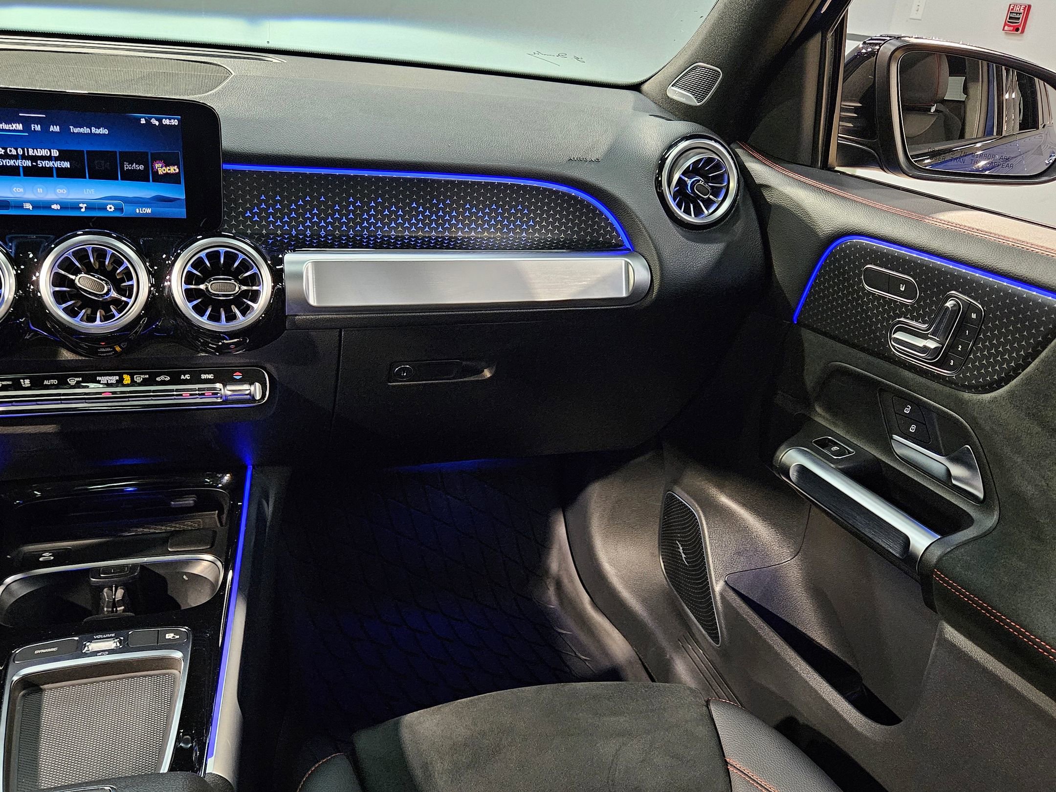 Used 2024 Mercedes-Benz GLB 250 image 11