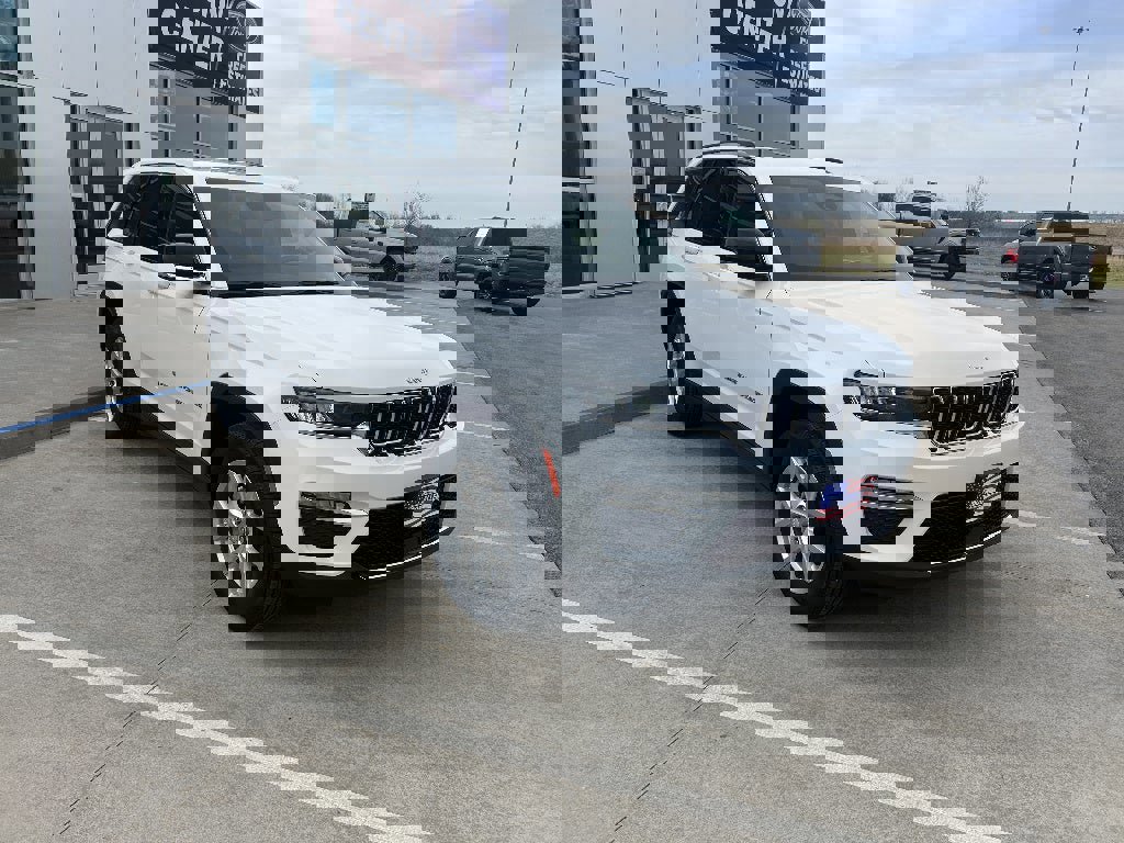 Used 2024 Jeep Grand Cherokee Limited image 7