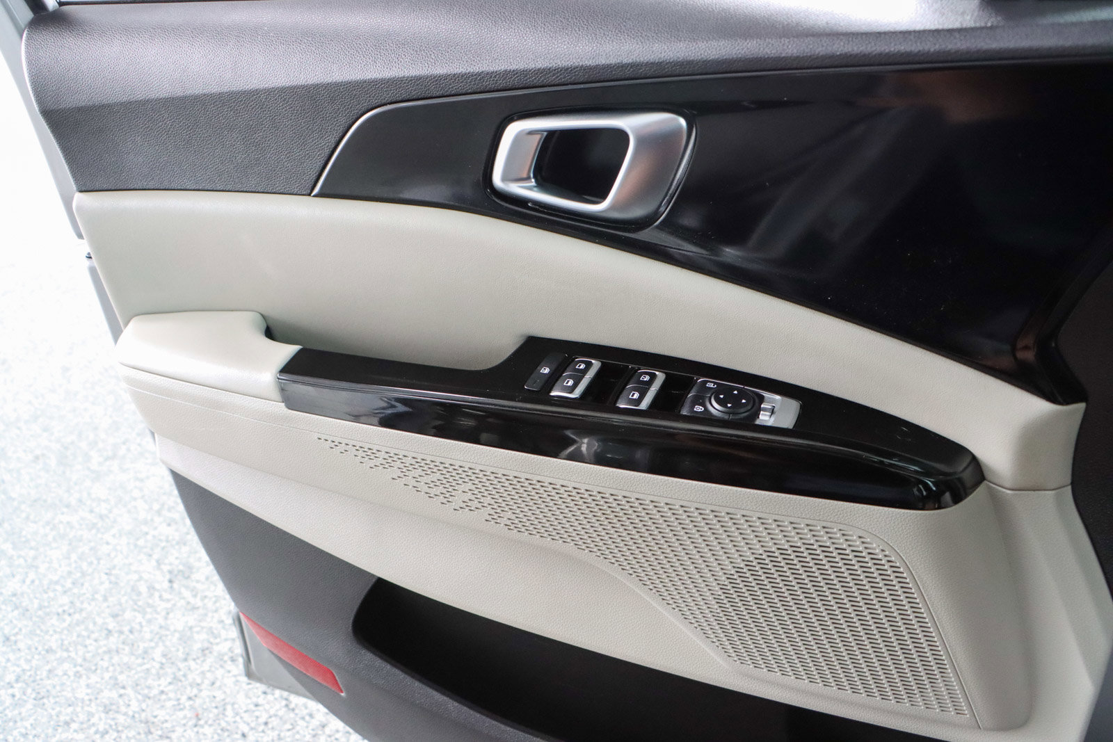Used 2024 Kia Carnival EX FWD image 21