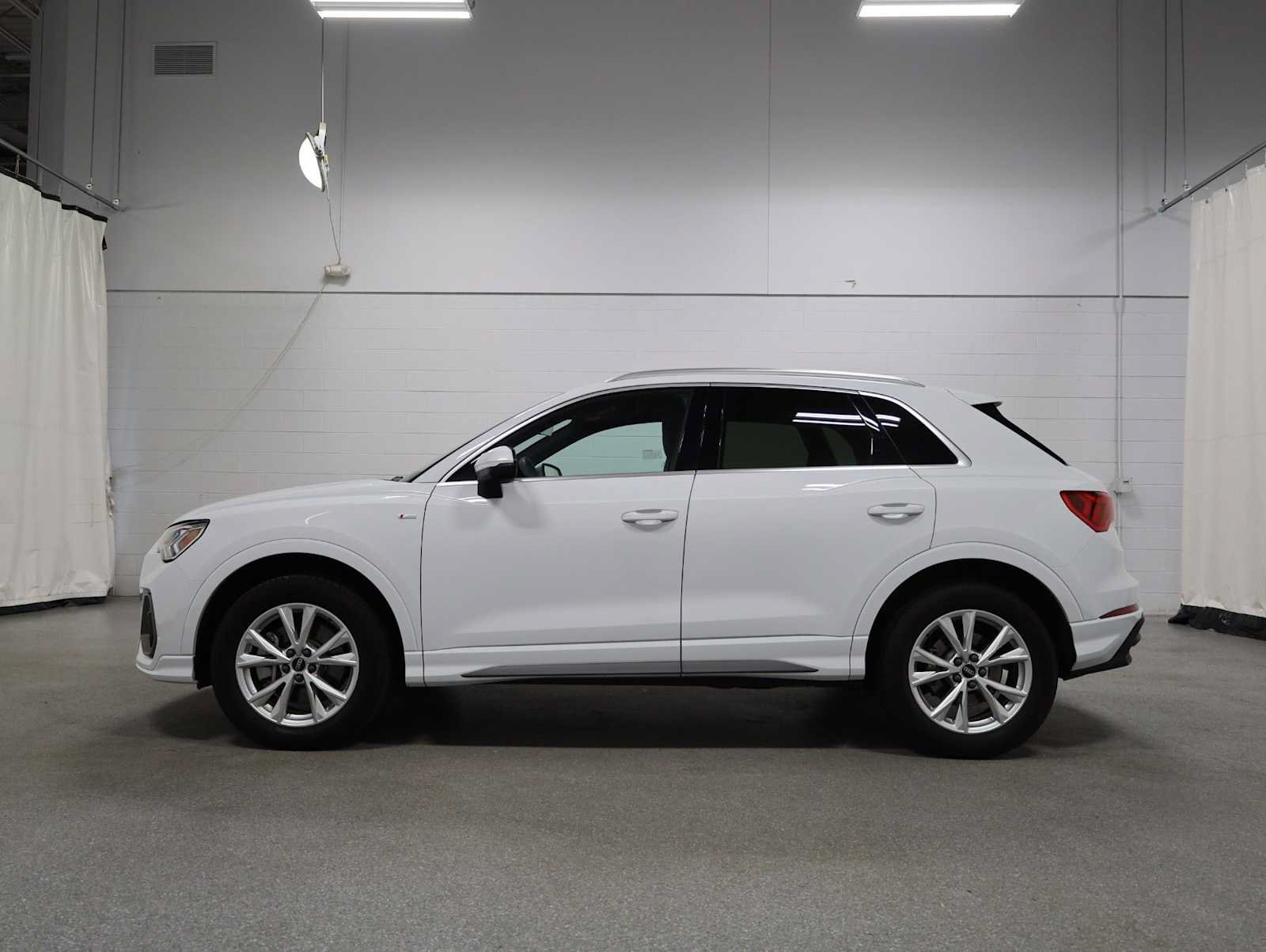 Used 2025 Audi Q3 2.0T Premium Plus AWD/4WD image 2