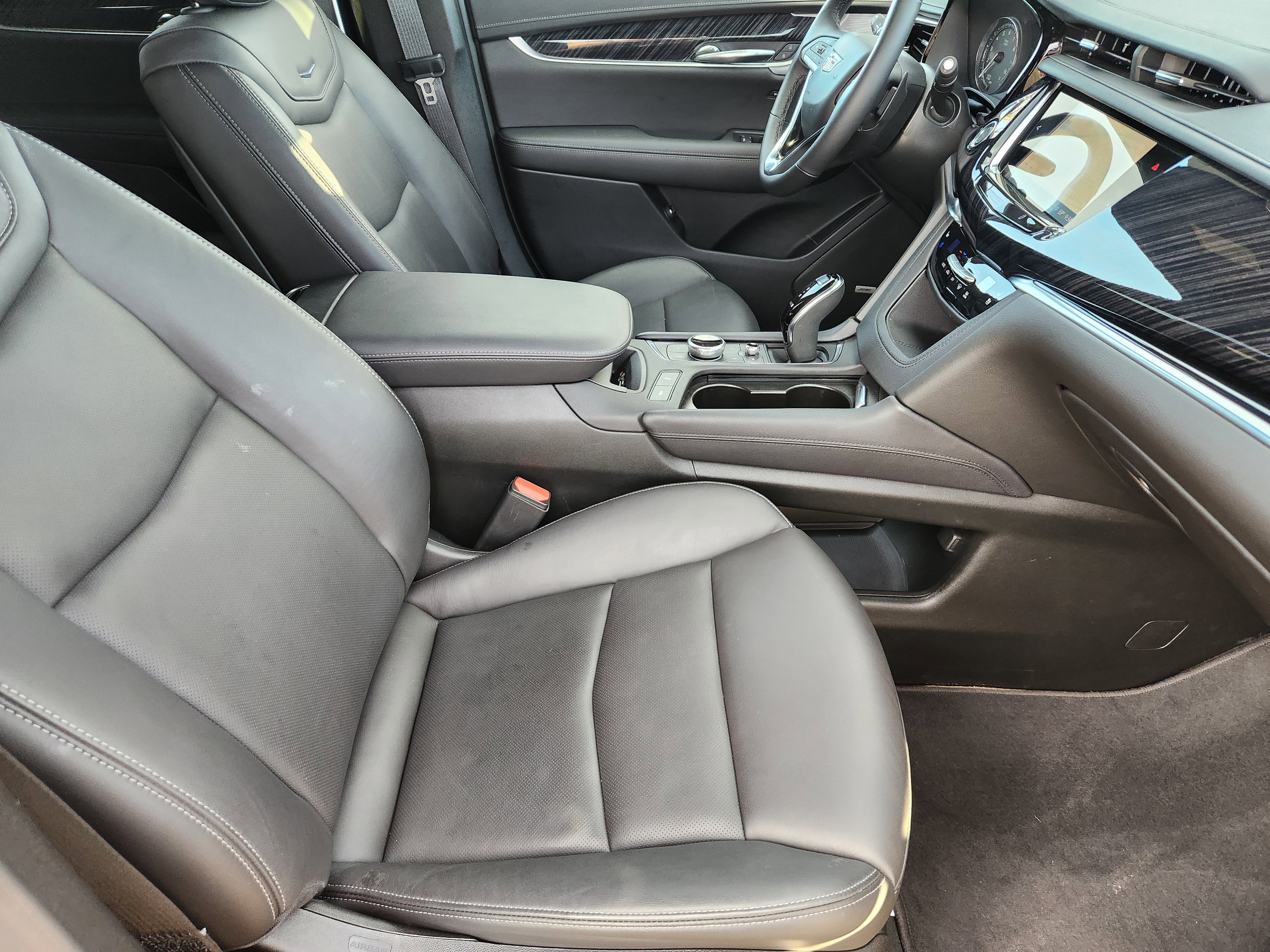 Used 2025 Cadillac XT6 Premium Luxury w/ Technology Package image 14