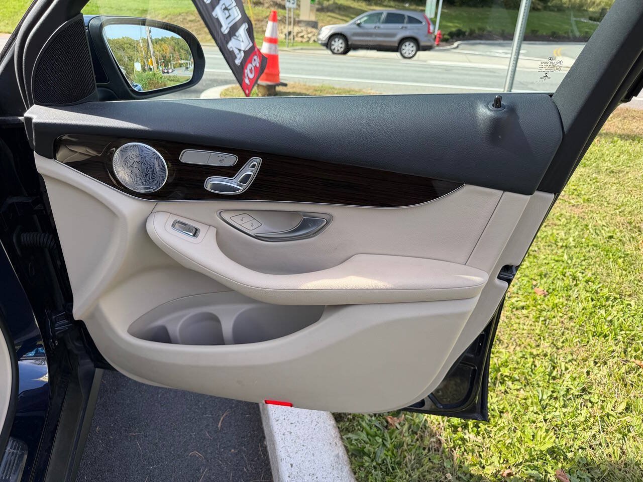 Used 2018 Mercedes-Benz GLC 300 4MATIC image 18