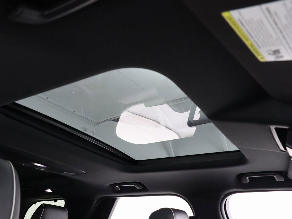 Used 2020 Land Rover Discovery HSE image 36