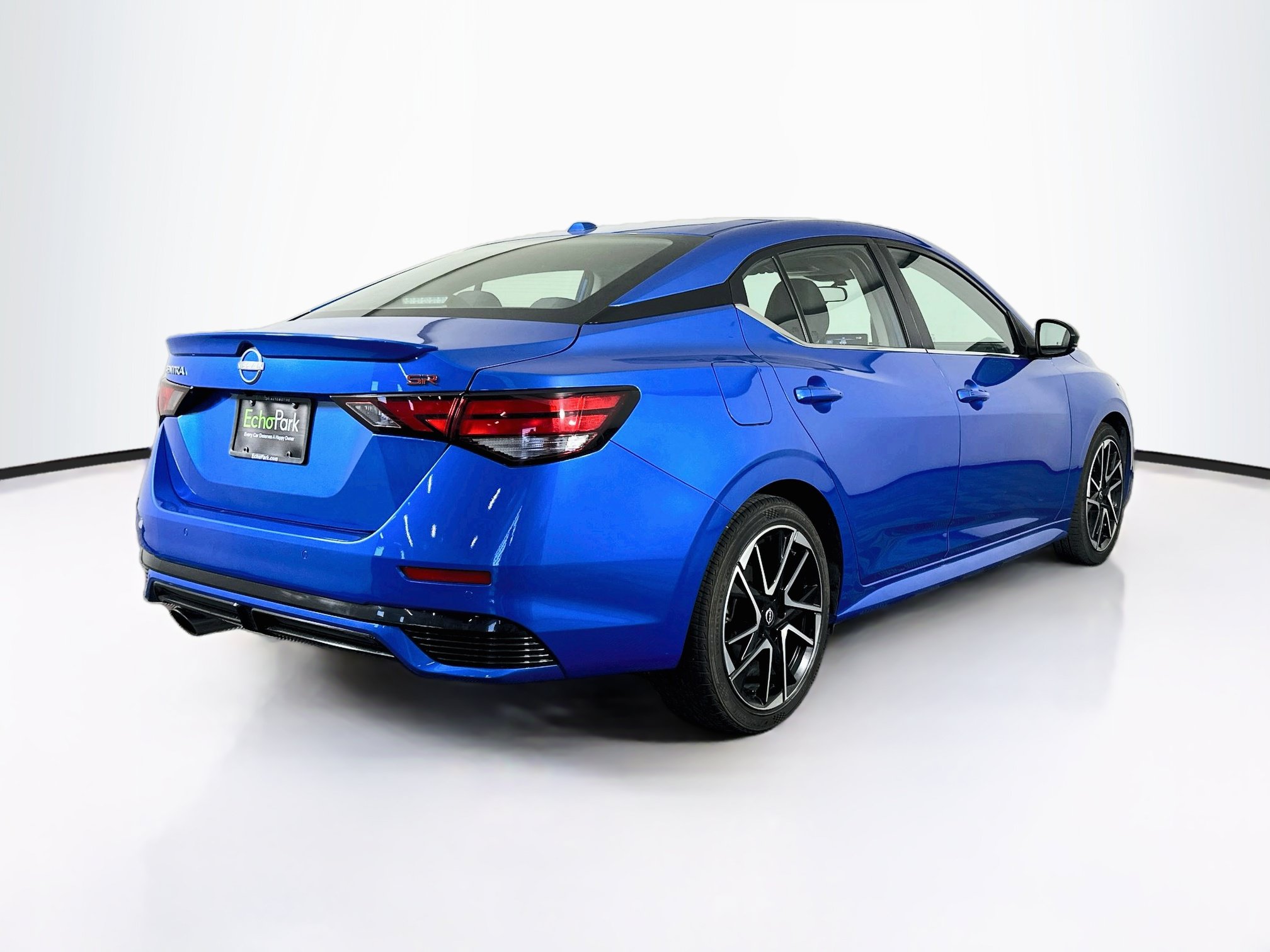 Used 2025 Nissan Sentra SR FWD image 9