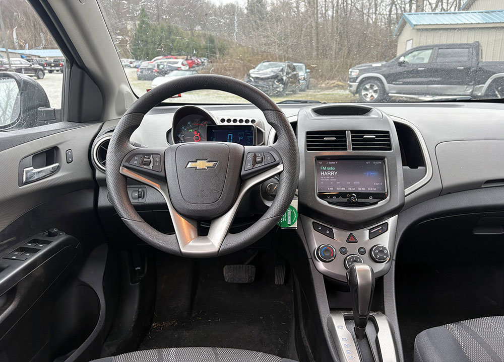 Used 2016 Chevrolet Sonic LT w/ Fun and Sun Package FWD image 5